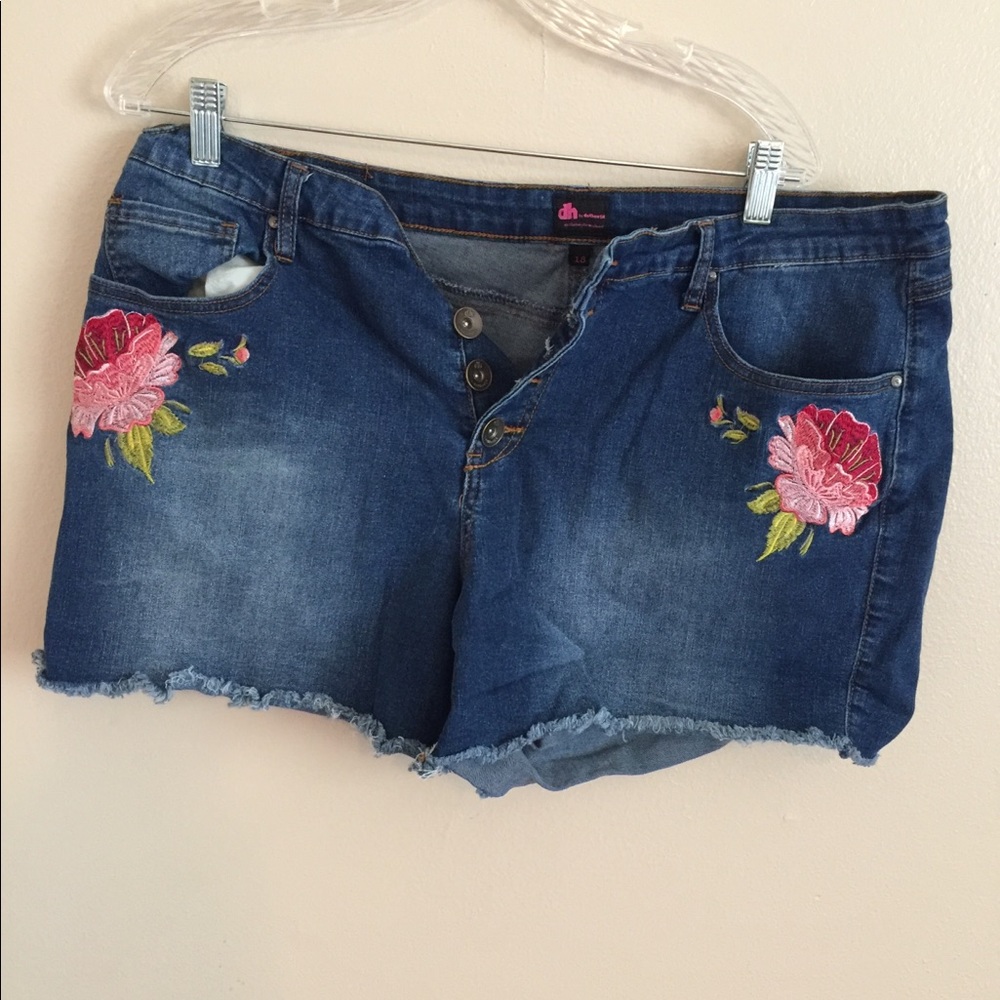 DH size 18 jean shorts